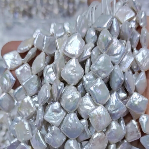 11-13mm Square pearl white drill on diagonal 38cm/string 4A